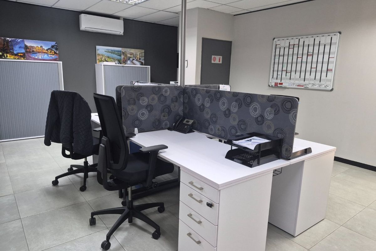 Immaculate Ground Floor Office Suite in Prestigious Bryanston Gate Office Park - Photo 4