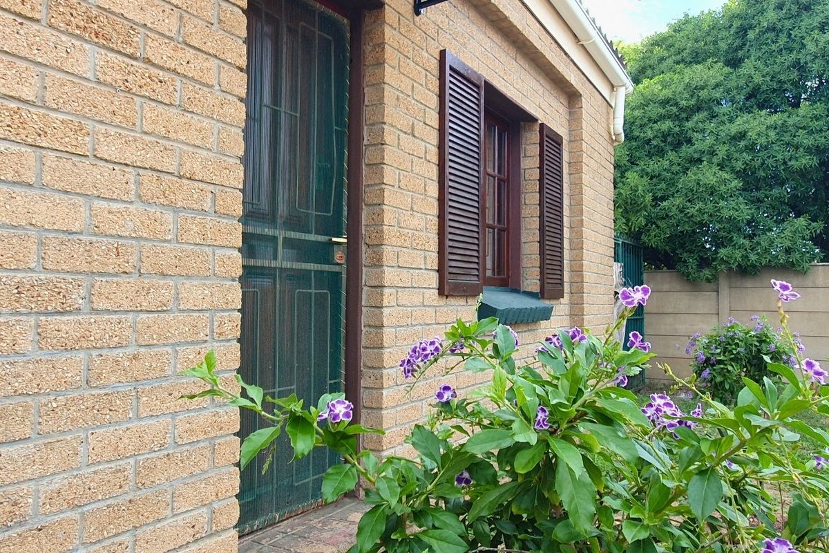 Well-Built Home with Modern Updates in Albertinia - Photo 2