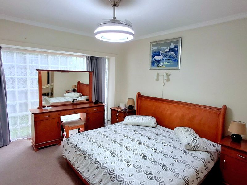 Low-Maintenance 4-Bedroom Face Brick Family Home with Two One-Bedroom Flatlets  - Photo 10