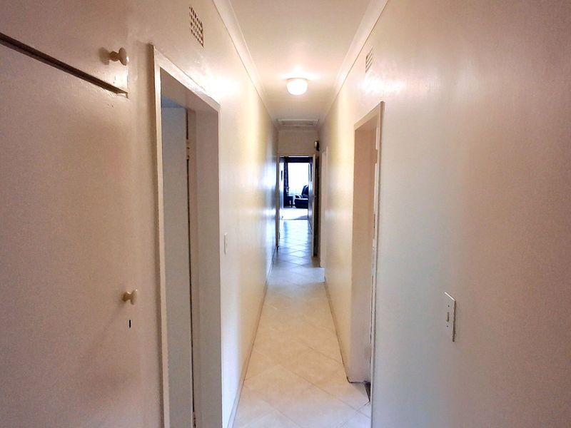 Low-Maintenance 4-Bedroom Face Brick Family Home with Two One-Bedroom Flatlets  - Photo 8