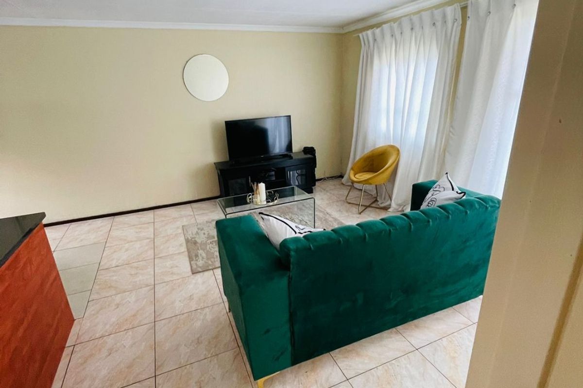 Modern 1 Bedroom Apartment in Lyndhurst Estate - Photo 4