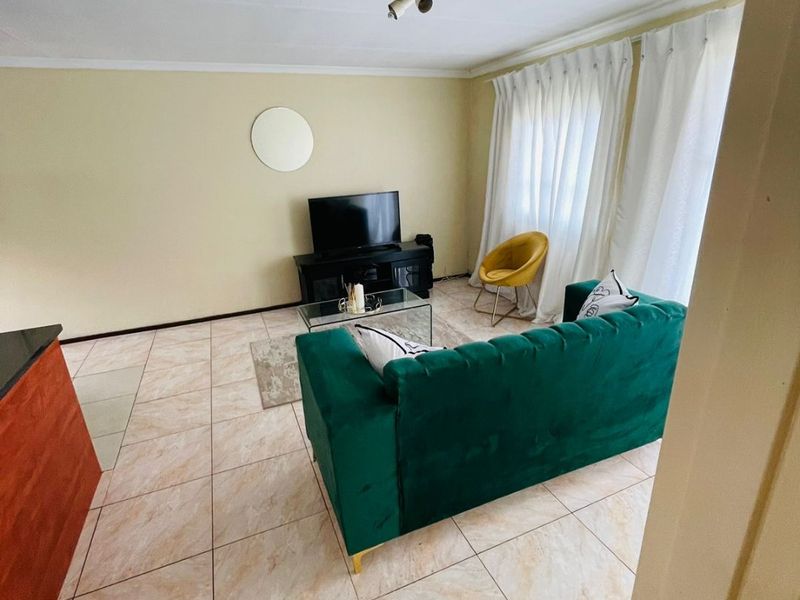 Modern 1 Bedroom Apartment in Lyndhurst Estate - Photo 4