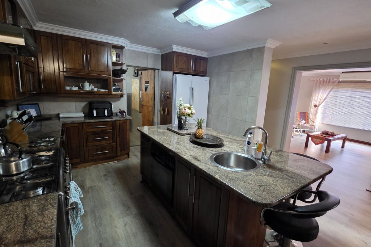 Spacious Modern Family Home In Montana Tuine - Photo 4