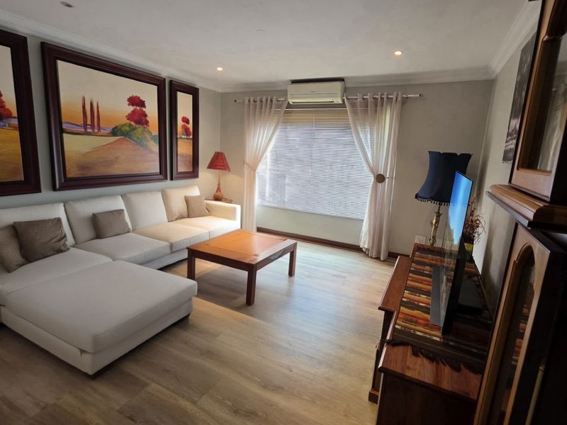 Spacious Modern Family Home In Montana Tuine - Photo 3