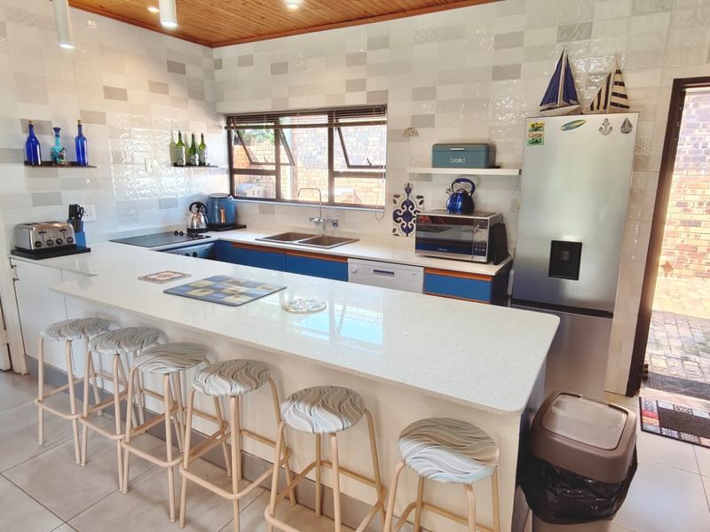 Newly Renovated home with Stunning Views of the Vaal Dam. - Photo 5