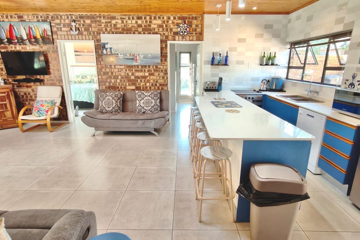 Newly Renovated home with Stunning Views of the Vaal Dam. - Photo 4