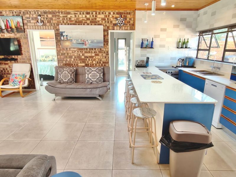 Newly Renovated home with Stunning Views of the Vaal Dam. - Photo 4