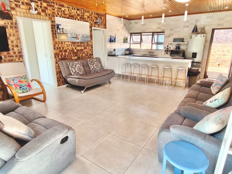 Newly Renovated home with Stunning Views of the Vaal Dam. - Photo 10