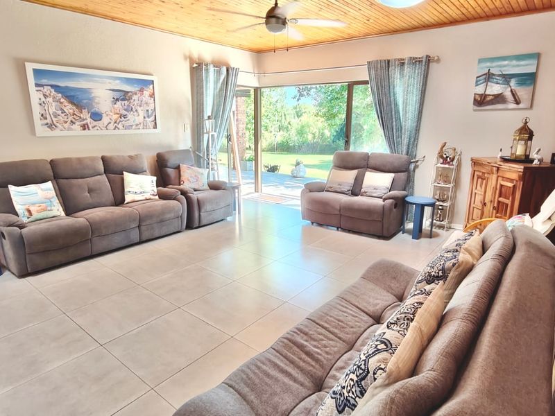 Newly Renovated home with Stunning Views of the Vaal Dam. - Photo 7