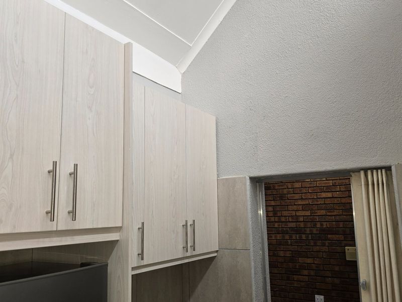 Freshly renovated flat in Panoramapark, a well-known retirement facility in Klerksdorp. - Photo 2