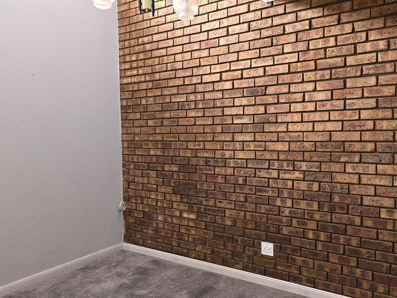 Freshly renovated flat in Panoramapark, a well-known retirement facility in Klerksdorp. - Photo 9