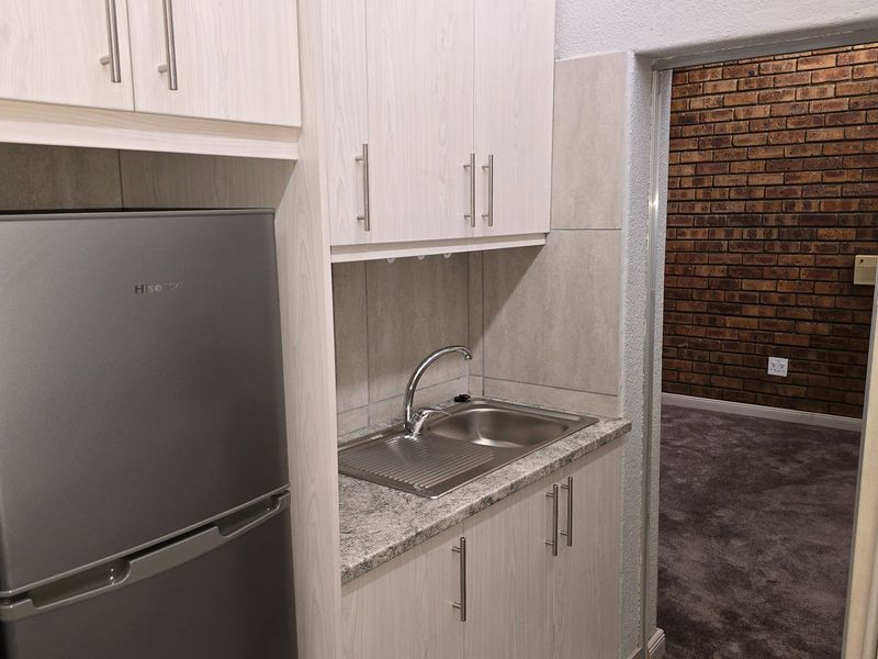 Freshly renovated flat in Panoramapark, a well-known retirement facility in Klerksdorp. - Photo 1