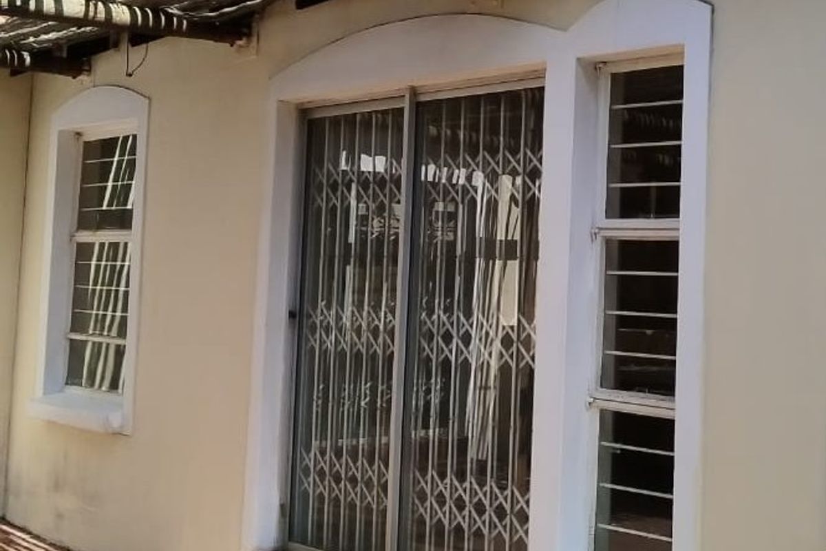 Stylish Corner Unit in Prime Location. - Photo 3