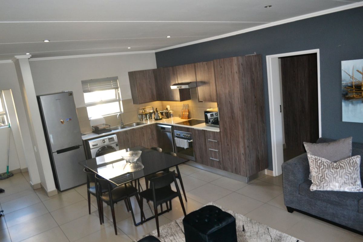 2 Bed 2 Bath ensuite Apartment To Let  - Photo 3