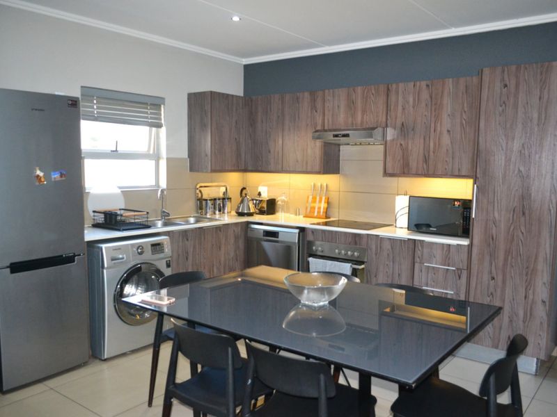 2 Bed 2 Bath ensuite Apartment To Let  - Photo 6