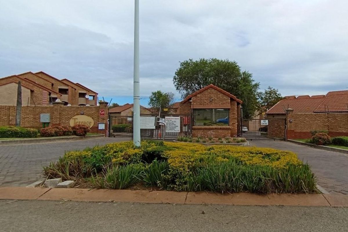 2 Bedroom Apartment for Sale in Sagewood, Midrand  - Photo 2