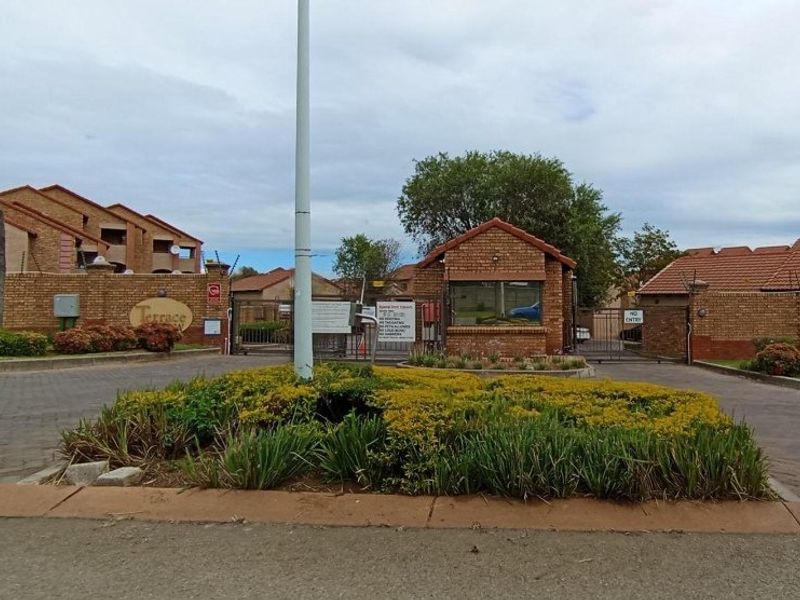 2 Bedroom Apartment for Sale in Sagewood, Midrand  - Photo 2