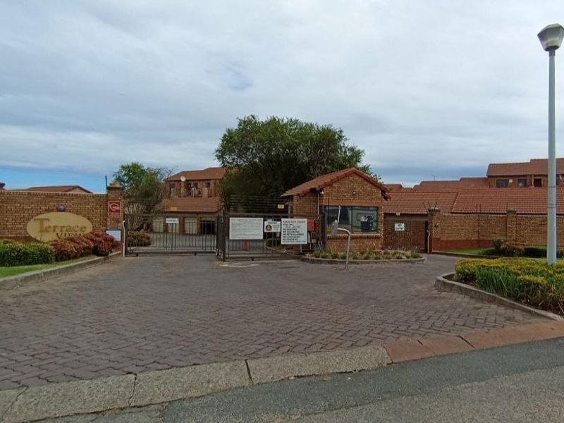 2 Bedroom Apartment for Sale in Sagewood, Midrand  - Photo 3