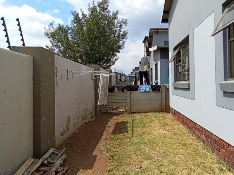 3 Bedroom Townhouse for Sale in Summerset, Sagewood, Midrand - Photo 3