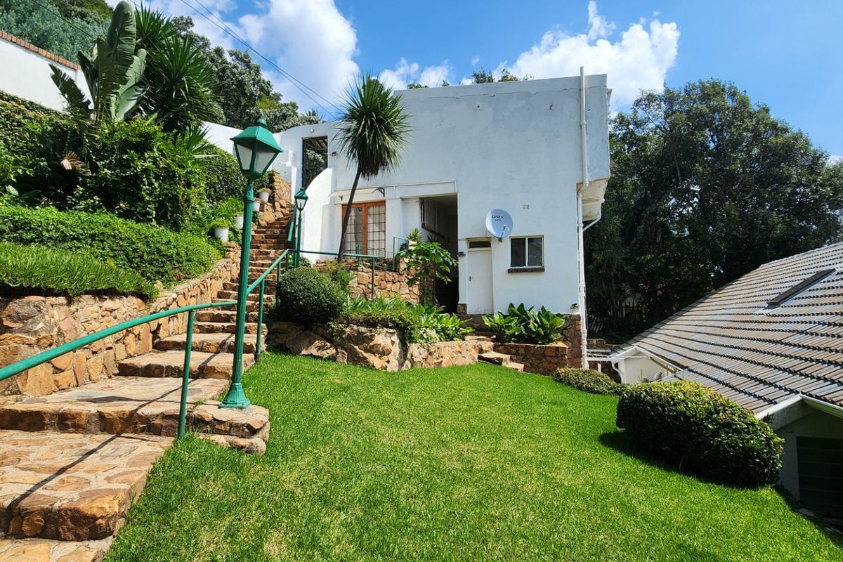 Prime Ridge Position | Charming 3 Bedroom Home | Unmatched Development Opportunity - Photo 4