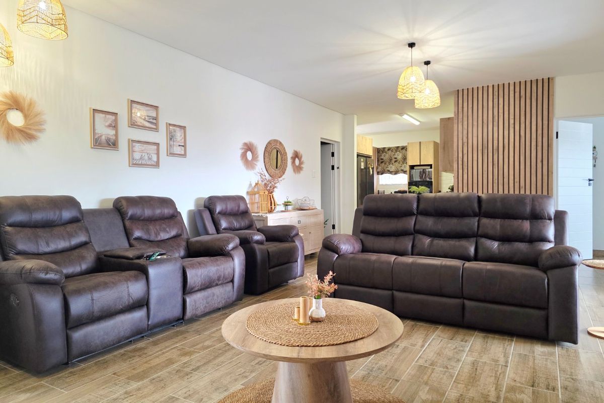 Modern Simplicity Meets Thoughtful Design - Photo 4