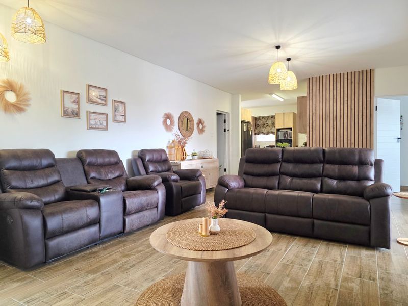 Modern Simplicity Meets Thoughtful Design - Photo 3