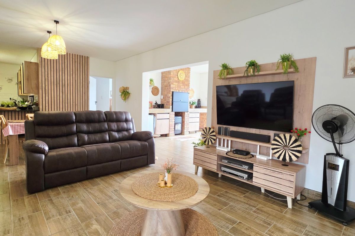 Modern Simplicity Meets Thoughtful Design - Photo 3