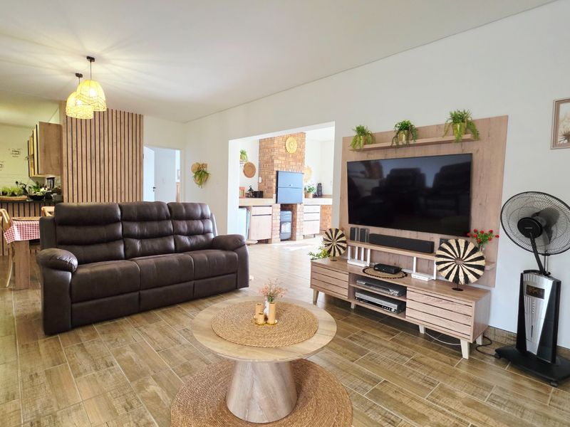 Modern Simplicity Meets Thoughtful Design - Photo 2