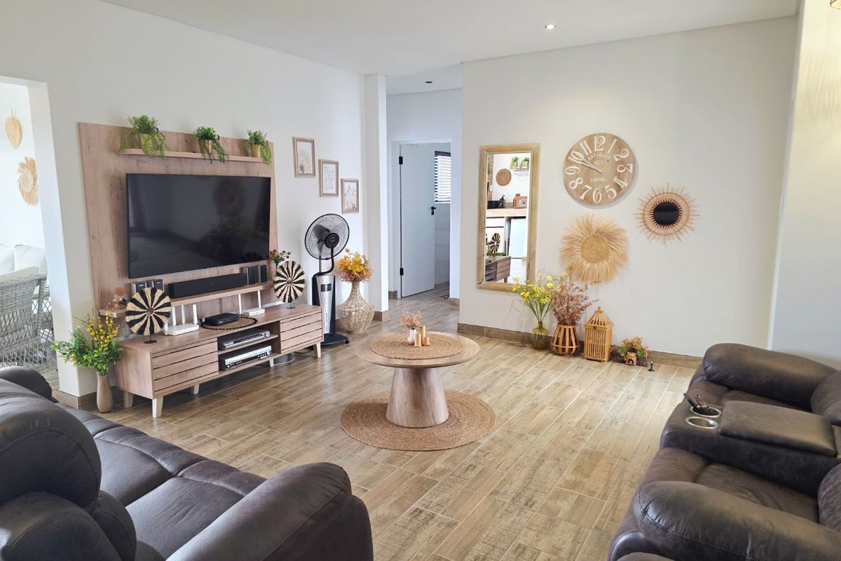 Modern Simplicity Meets Thoughtful Design - Photo 2