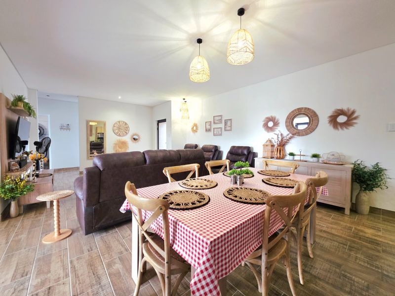 Modern Simplicity Meets Thoughtful Design - Photo 4