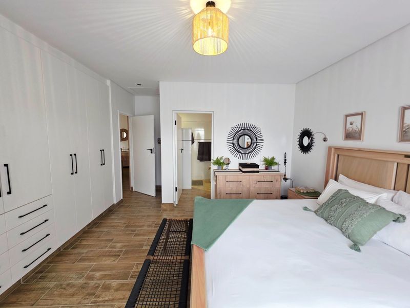 Modern Simplicity Meets Thoughtful Design - Photo 10