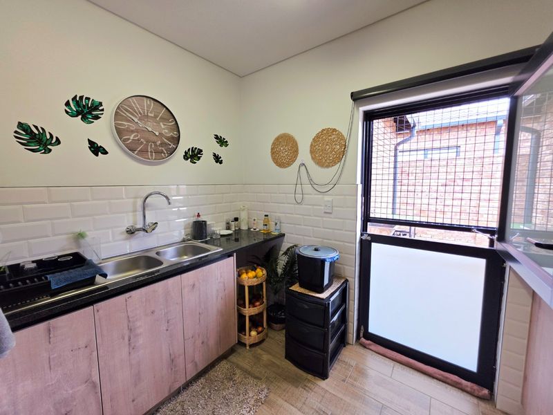 Modern Simplicity Meets Thoughtful Design - Photo 9