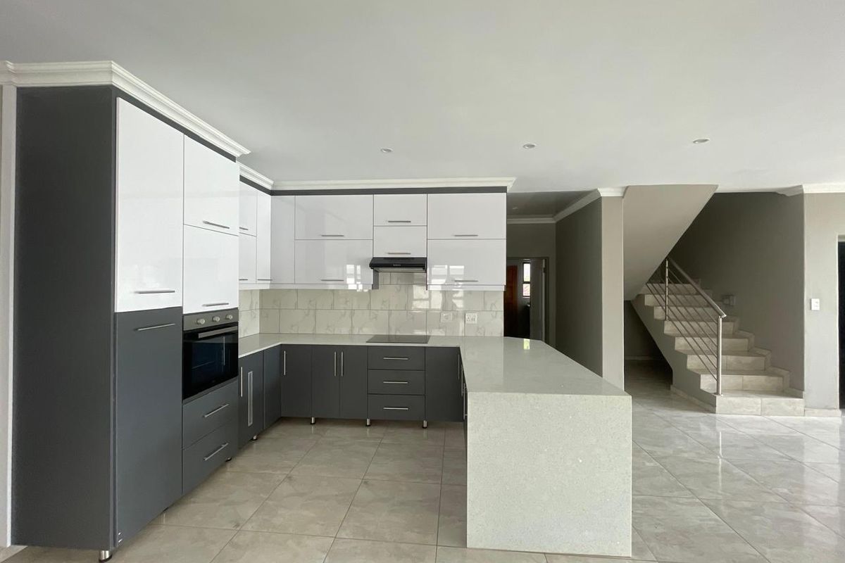 5 Bedroom House for Sale in Pretoria East - Photo 3