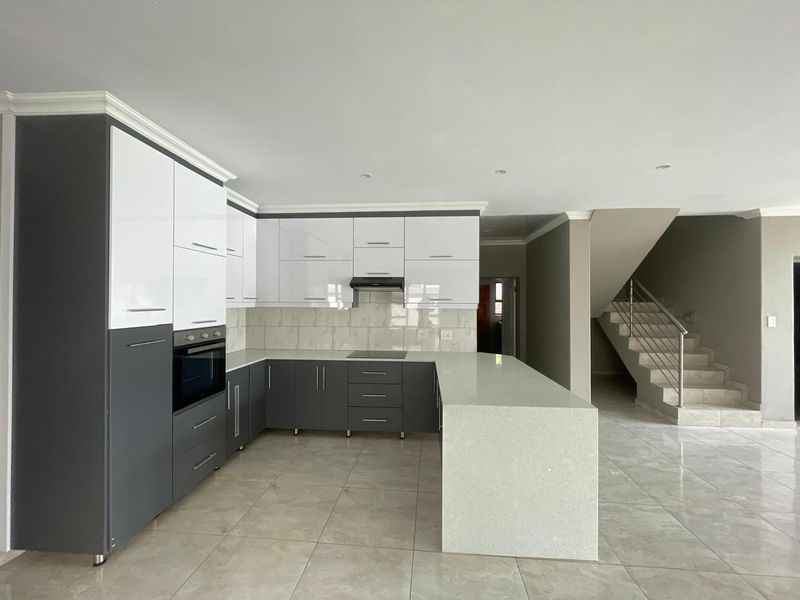 5 Bedroom House for Sale in Pretoria East - Photo 3