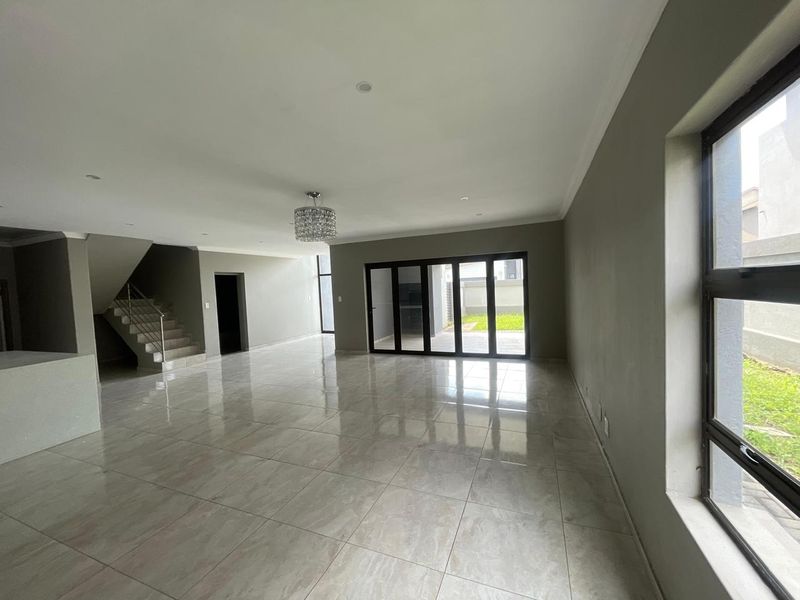 5 Bedroom House for Sale in Pretoria East - Photo 5