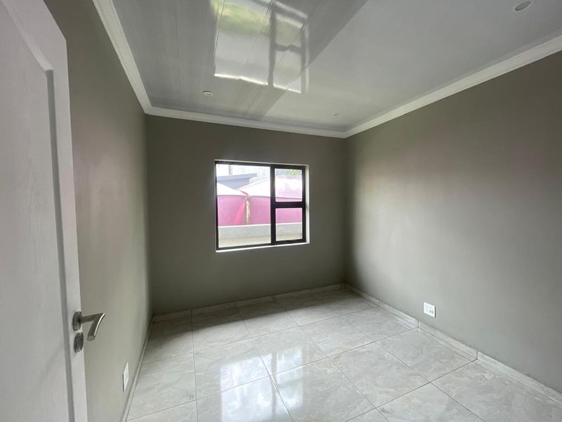 5 Bedroom House for Sale in Pretoria East - Photo 9