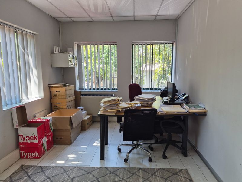 Professional Move-In Ready Office Suite in Sought-After Bryanston Gate - Photo 8