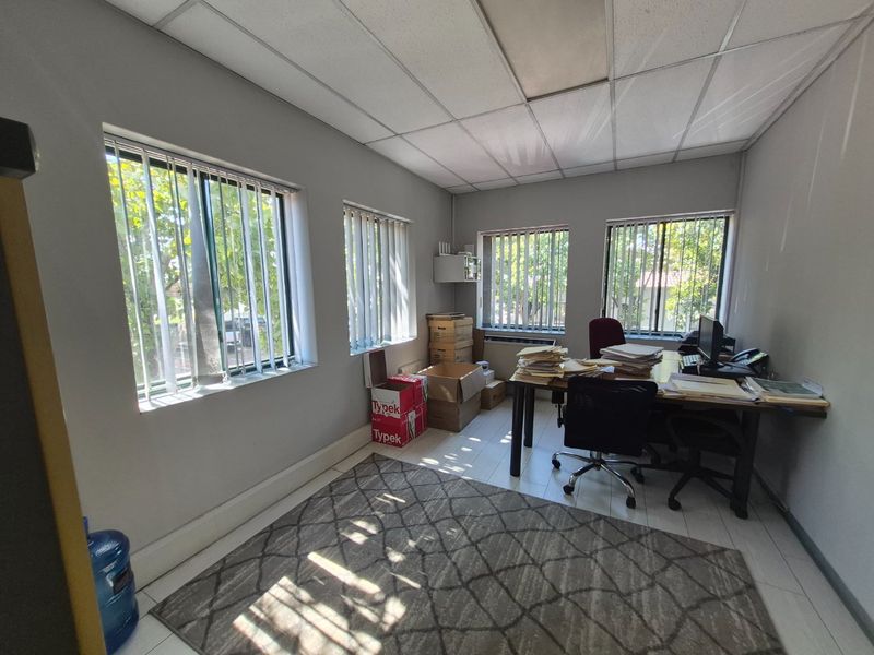 Professional Move-In Ready Office Suite in Sought-After Bryanston Gate - Photo 6