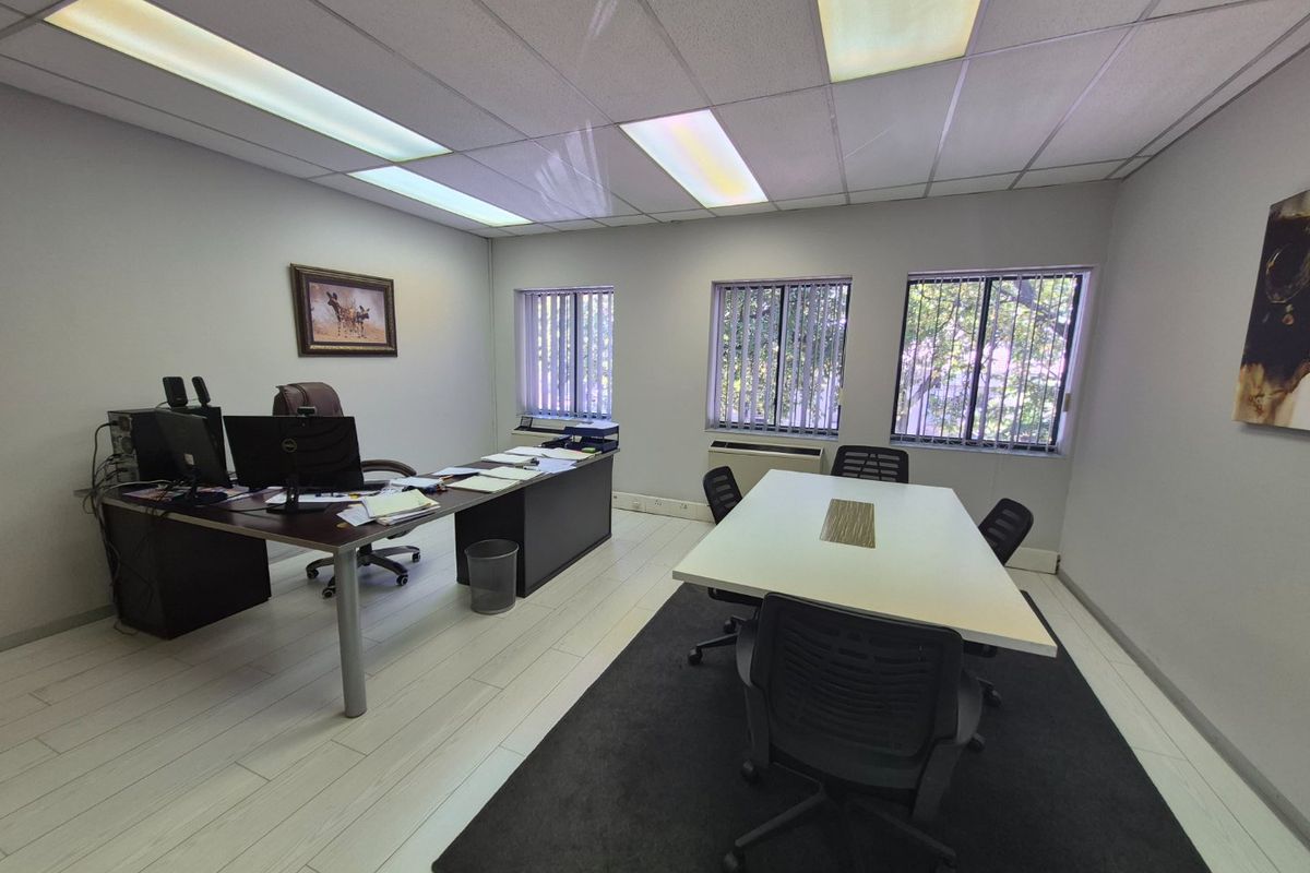 Professional Move-In Ready Office Suite in Sought-After Bryanston Gate - Photo 3