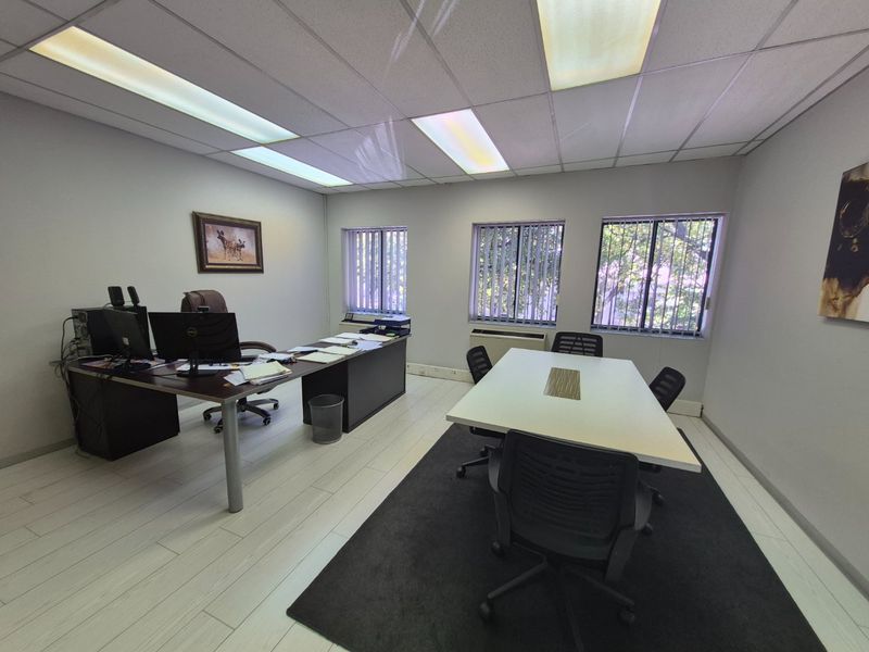 Professional Move-In Ready Office Suite in Sought-After Bryanston Gate - Photo 3