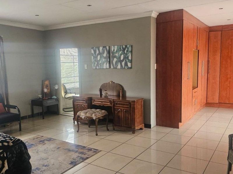 Elegant 5 bedroom luxury Residence in Prime locations - Photo 8