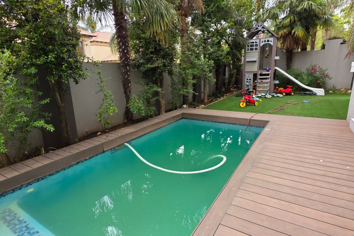 Ultra-Modern Luxury Duplex in Secure Estate – Versatile, Private & Solar-Powered - Photo 3