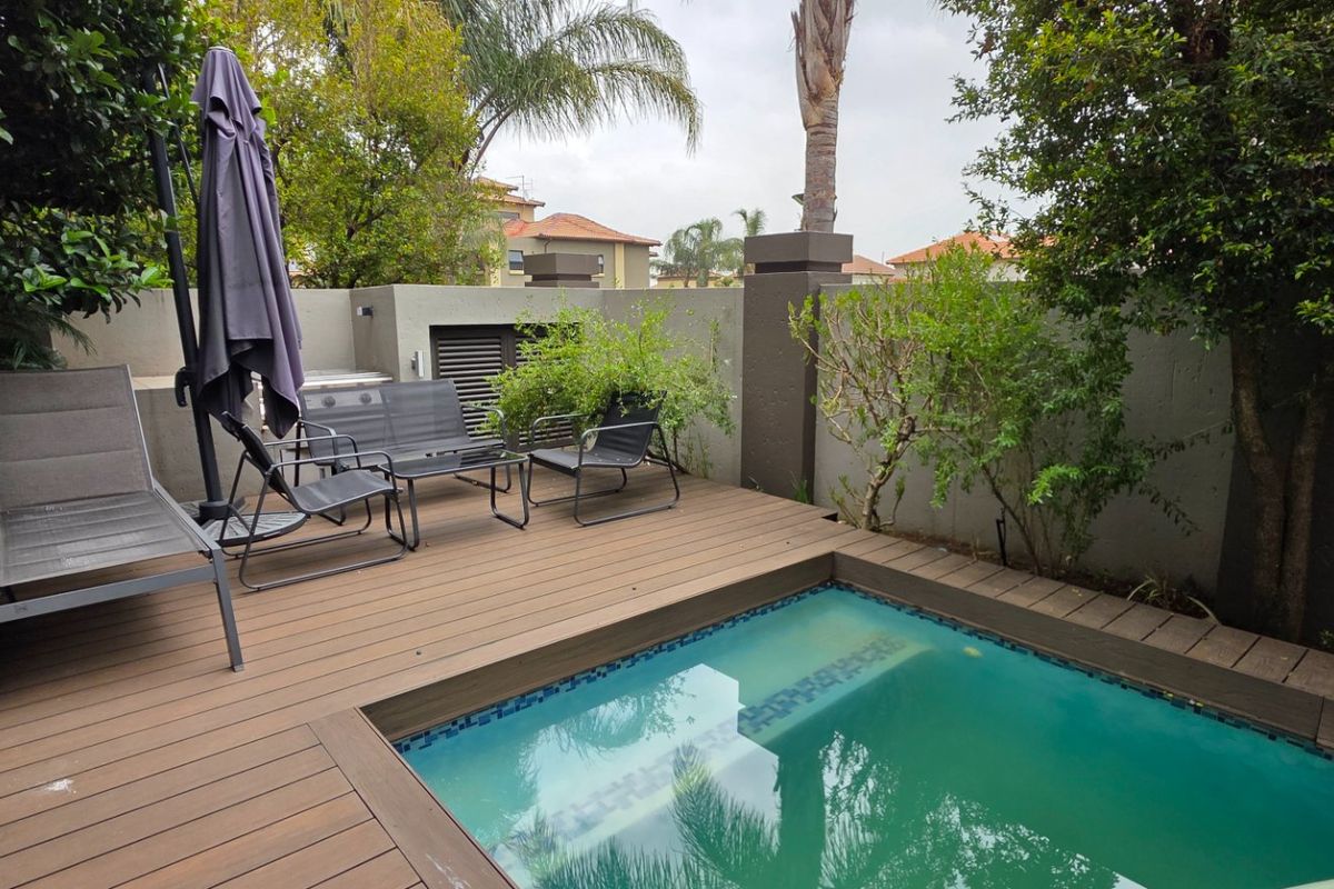 Ultra-Modern Luxury Duplex in Secure Estate – Versatile, Private & Solar-Powered - Photo 4