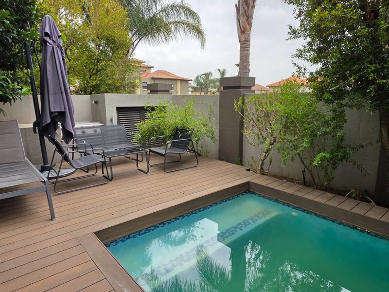 Ultra-Modern Luxury Duplex in Secure Estate – Versatile, Private & Solar-Powered - Photo 4