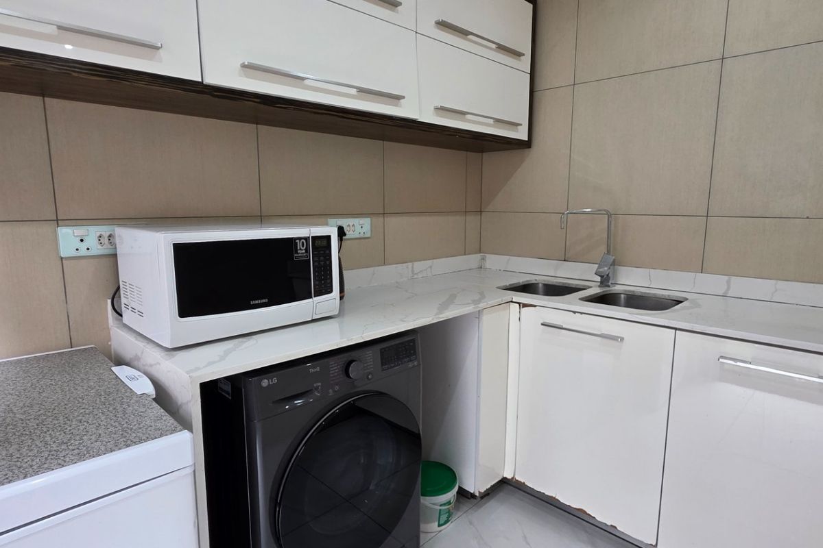 Ultra-Modern Luxury Duplex in Secure Estate – Versatile, Private & Solar-Powered - Photo 5