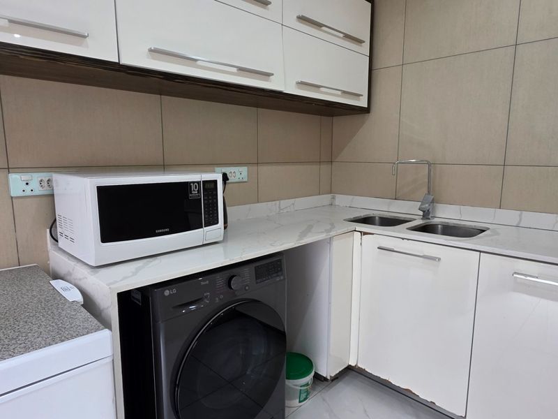 Ultra-Modern Luxury Duplex in Secure Estate – Versatile, Private & Solar-Powered - Photo 5