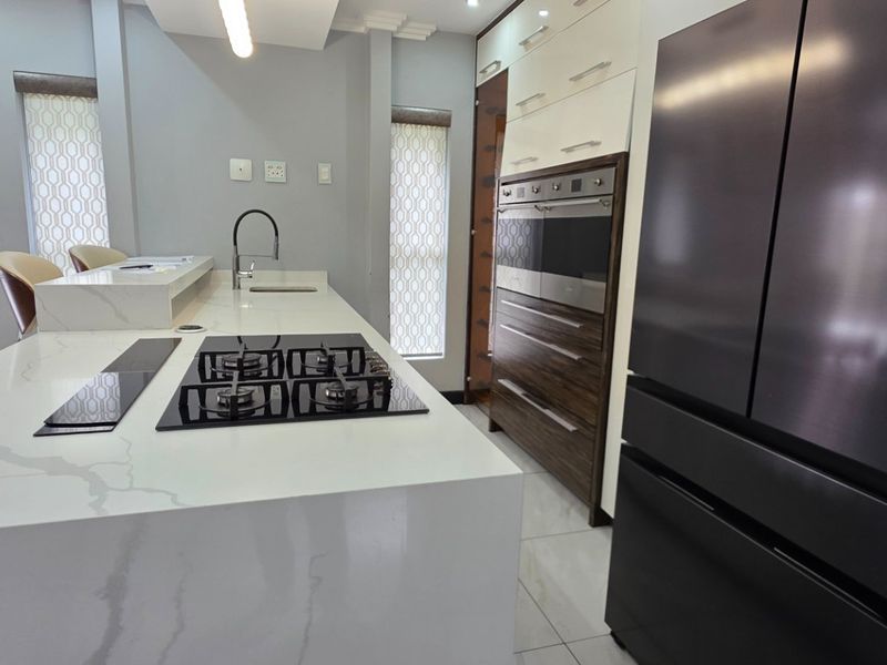 Ultra-Modern Luxury Duplex in Secure Estate – Versatile, Private & Solar-Powered - Photo 6