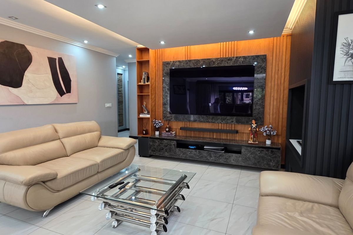 Ultra-Modern Luxury Duplex in Secure Estate – Versatile, Private & Solar-Powered - Photo 2