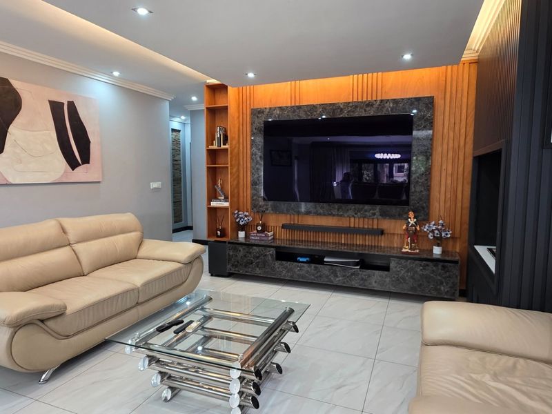 Ultra-Modern Luxury Duplex in Secure Estate – Versatile, Private & Solar-Powered - Photo 2