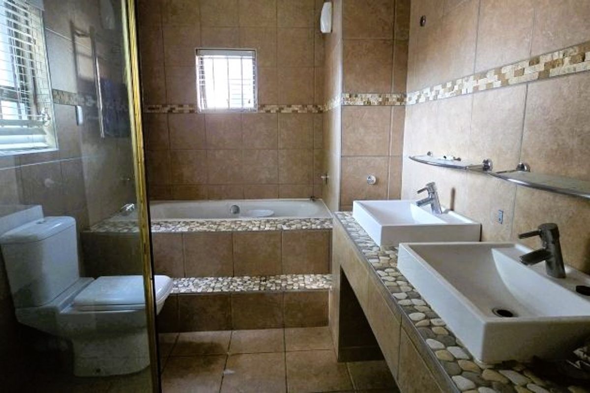 Renovated 4-Bedroom Family Home  in Garsfontein- Reasonable Offers Welcome. - Photo 5